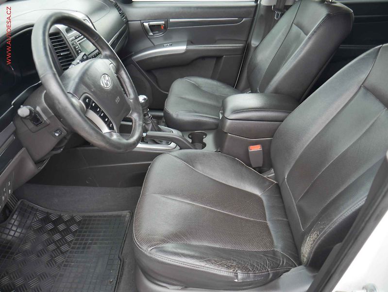 Hyundai Santa Fe (2013) 2.2CRDi 4x4, ČR, AC, TZ, kůže - fotka 9 z 20