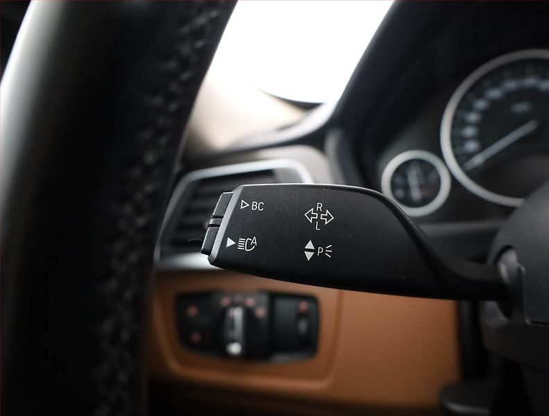 BMW Řada 3 (2017) Individual 320d xDrive GT - fotka 18 z 21