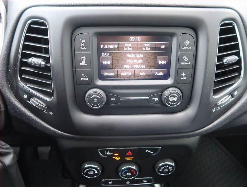 Jeep Compass (2018) 1.4 MultiAir, Serv.kniha - fotka 12 z 14