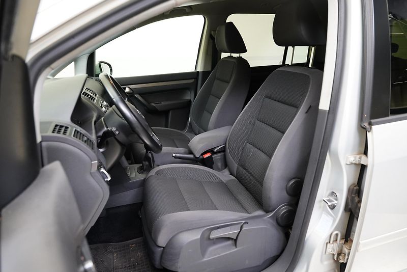 Volkswagen Touran - fotka 11 z 22