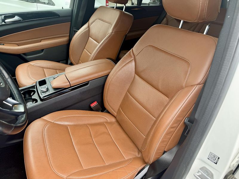 Mercedes-Benz GLE 250d 4M AMG Airmatic - fotka 41 z 53