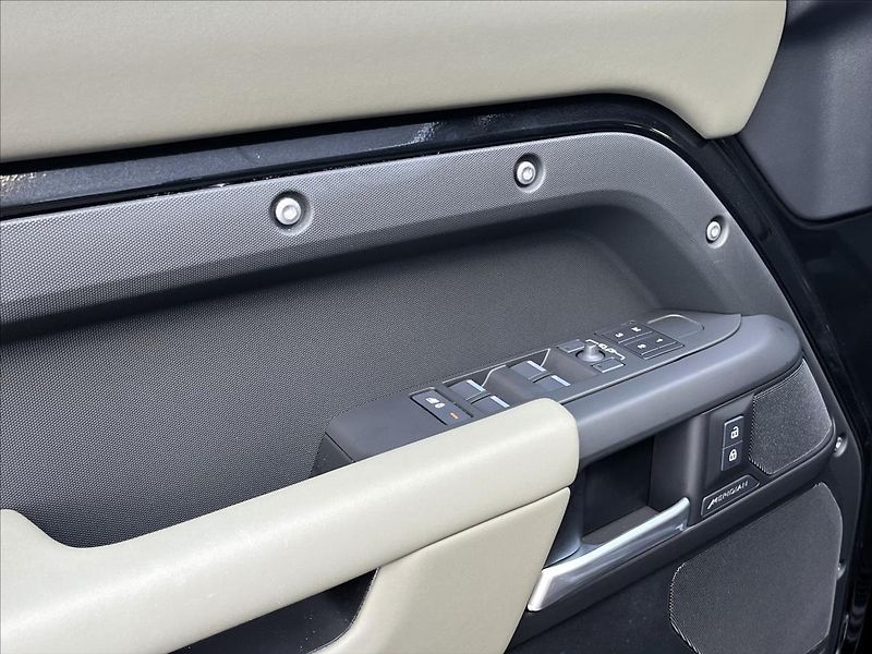 Land Rover Defender (2026) 110 D200 X-DYNAMIC SE - fotka 13 z 29