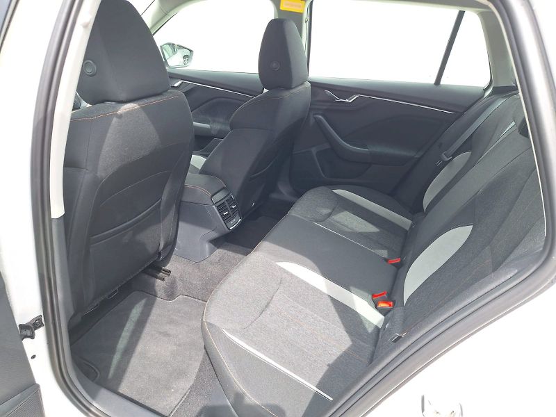Škoda Kamiq (2023) 1.0 TSI / 81 kW / 6MP / Style - fotka 30 z 34