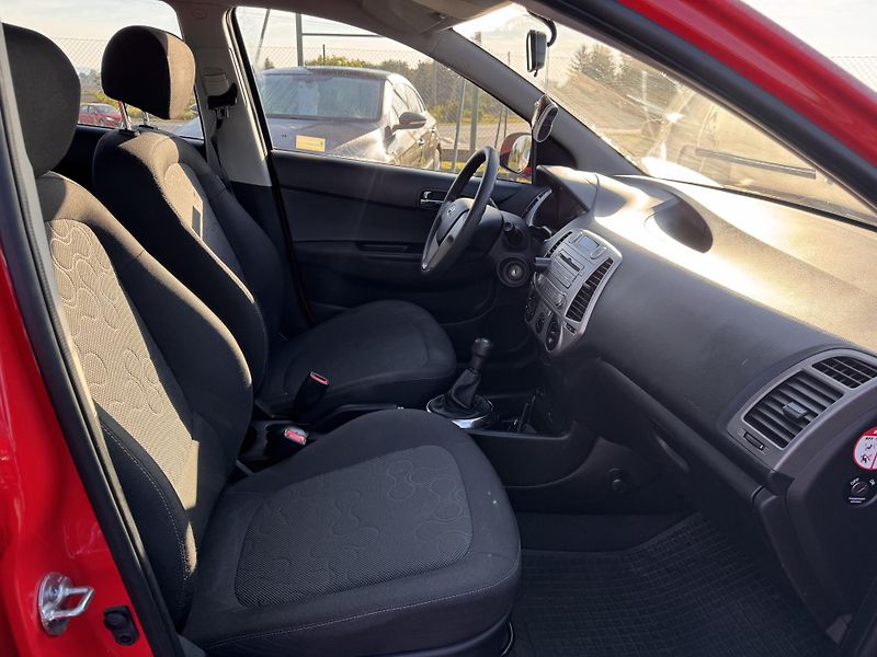 Hyundai i20 1.2i, 76 tis km,2.Majitel,ČR - fotka 18 z 18