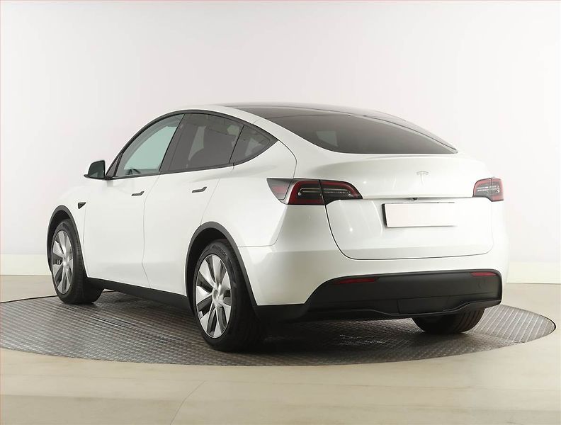 Tesla Model Y (2023) RWD LFP 60kWh, SoH 93% - fotka 4 z 31