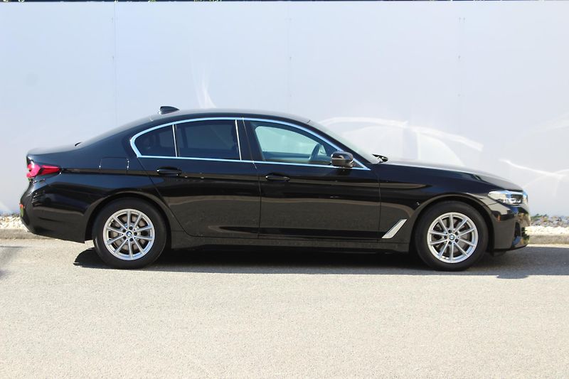 BMW Řada 5 520d - fotka 3 z 25
