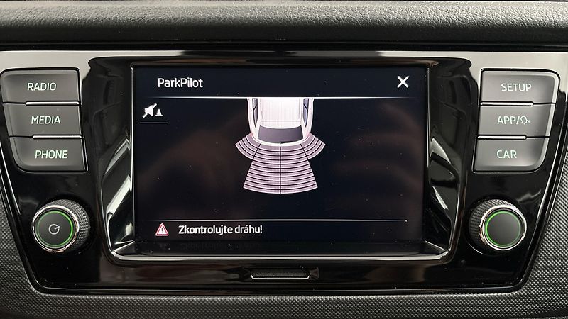 Škoda Fabia 1.0 TSI Ambition Combi - fotka 12 z 24