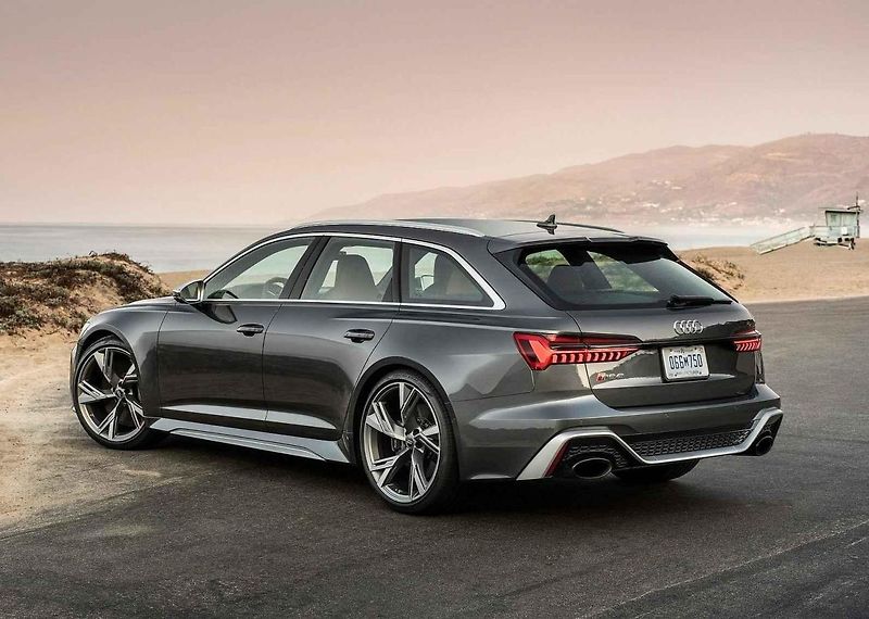 Audi RS6 Avant - současné provedení ve společnosti minulých generací