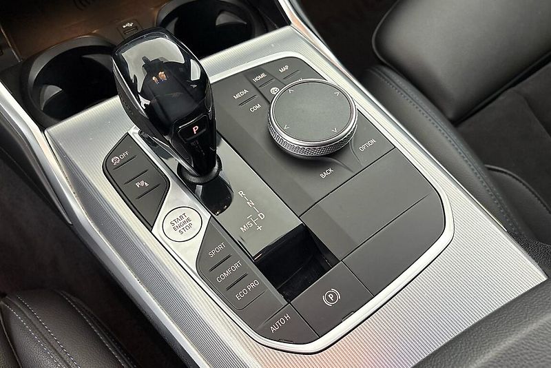 BMW Řada 3 320d xDrive - fotka 22 z 24