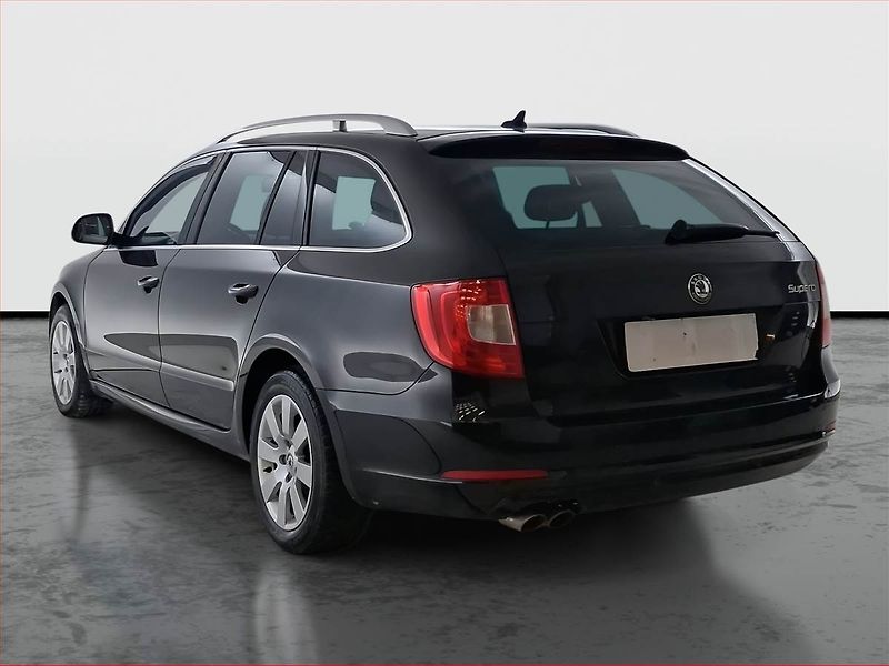 Škoda Superb (2012) Ambition 2.0 TDI, Navi, Xenony - fotka 4 z 16