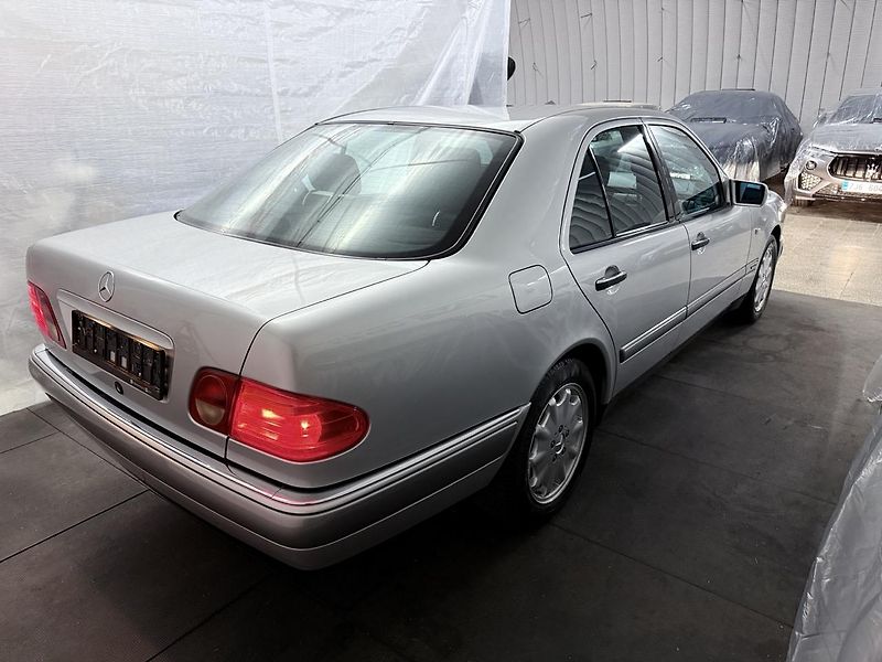 Mercedes-Benz Třídy E (1997) 200i,kompressor,Elegance - fotka 5 z 31
