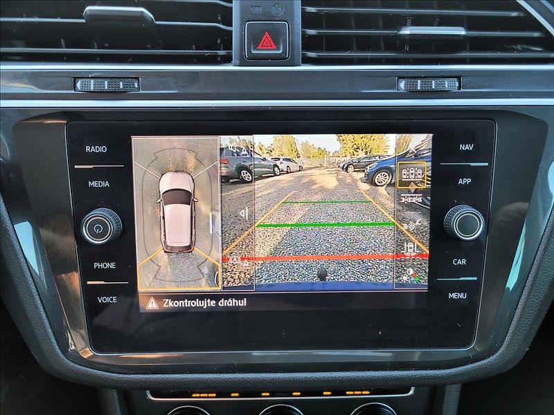 Volkswagen Tiguan 1,5 JIŽ NENÍ AKTUÁLNÍ - fotka 28 z 48