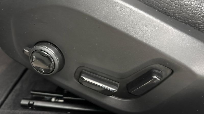 Volvo V60 2.0 T6 AUT AWD Recharge Plus B - fotka 20 z 27