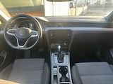 Volkswagen Passat 2.0 TDi 110kW Bussiness AT - náhled 11