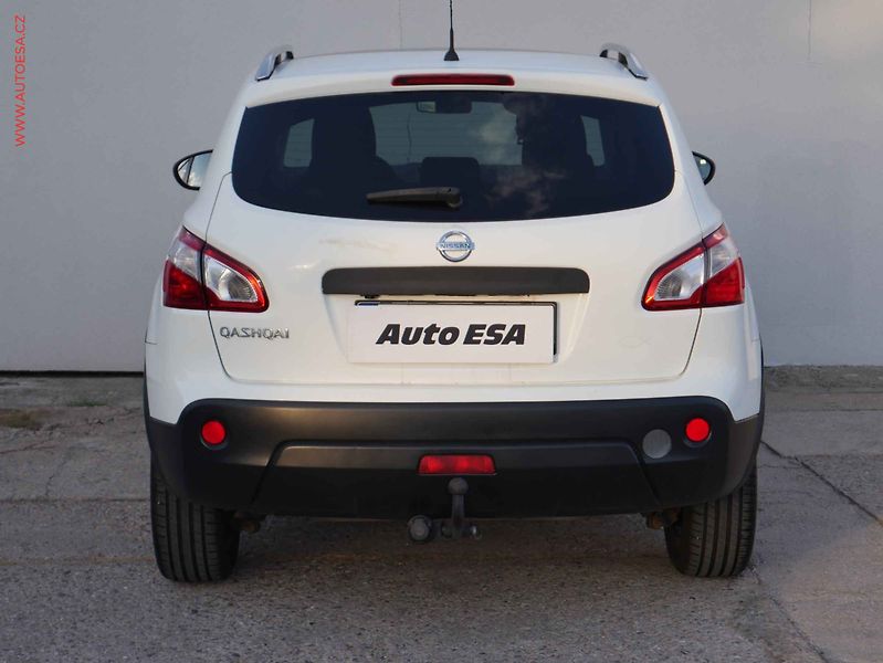 Nissan Qashqai (2011) 1.6i, AC, tempomat - fotka 5 z 21
