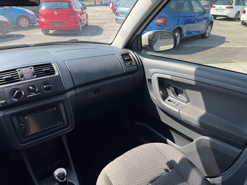 Škoda Fabia (2011) 1,6 TDI 66 Kw Ambition - fotka 15 z 26
