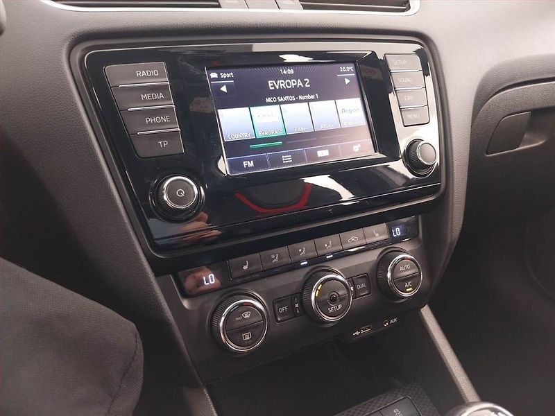 Škoda Octavia (2014) RS 2.0 TSI, Bi-Xenony - fotka 12 z 22