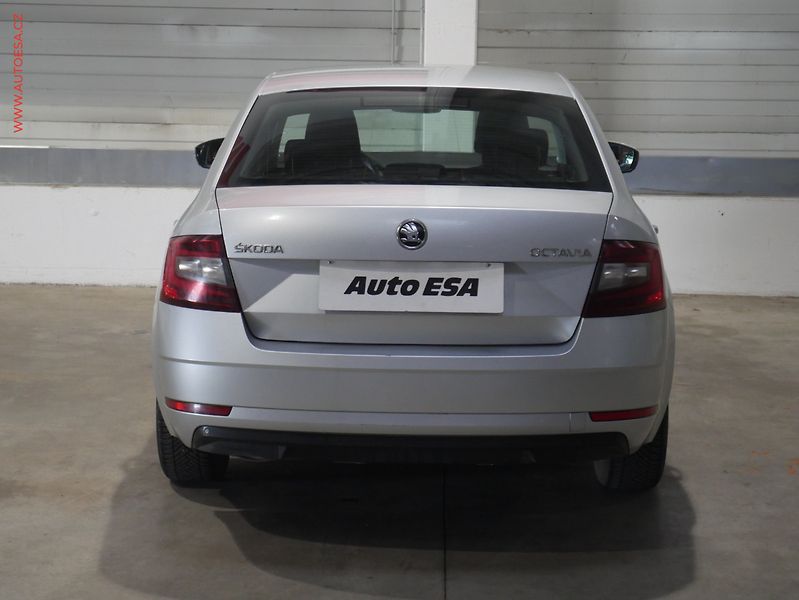 Škoda Octavia (2018) 1.4 TSi, ČR, LED - fotka 5 z 19