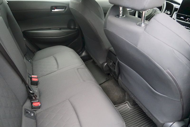 Toyota Corolla Cross (2024) Comfort Business 2,0 Hybrid 4x - fotka 13 z 28