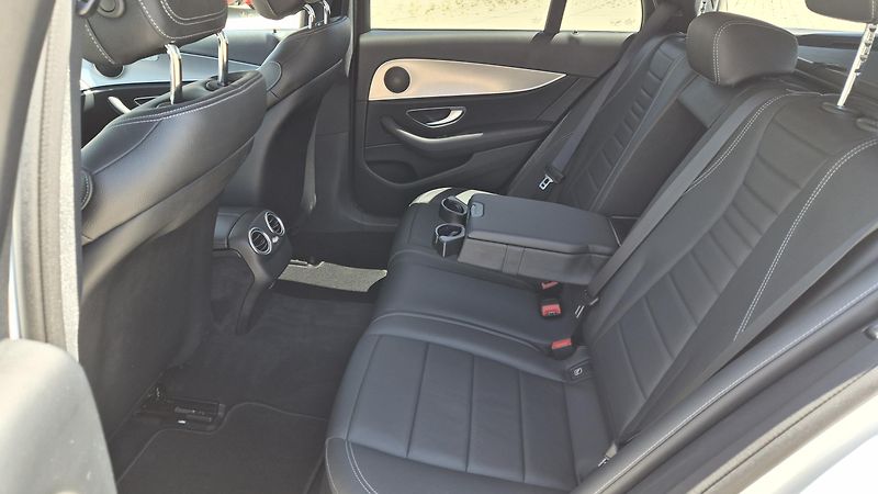Mercedes-Benz Třídy E 350d 4Matic Exclusive - fotka 18 z 21