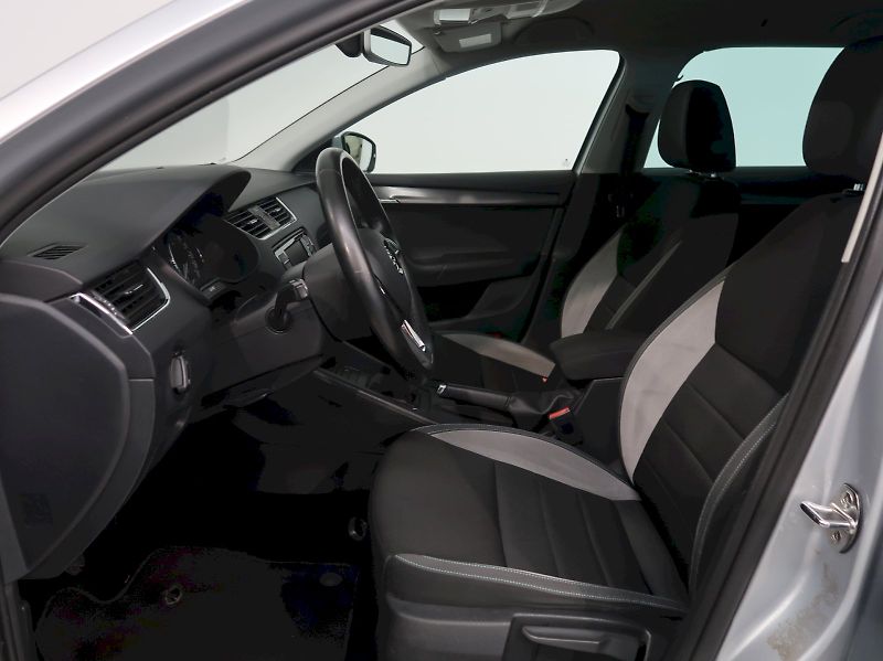 Škoda Octavia (2016) JOY 2.0TDI 110kW 4X4 TAŽNÉ XEN - fotka 10 z 34
