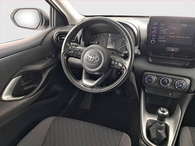 Toyota Yaris (2021) 1.5 VVT-i - fotka 7 z 17