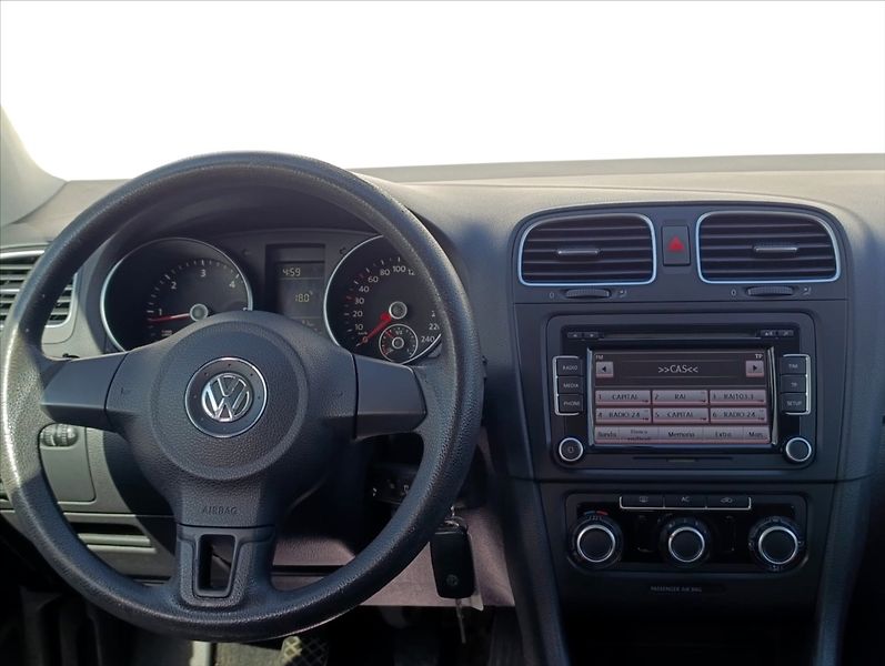 Volkswagen Golf 1,6 TDi Klimatizace Tempomat - fotka 16 z 27
