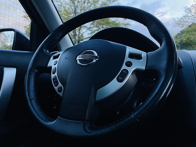 Nissan Qashqai 2.0i +2 MAN 1MAJ TAŽNÉ KAMERA - fotka 37 z 46