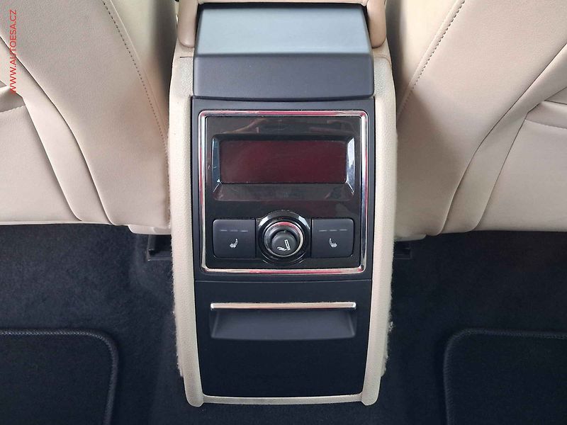 Škoda Superb (2012) 1.6TDi, Xenon - fotka 21 z 23