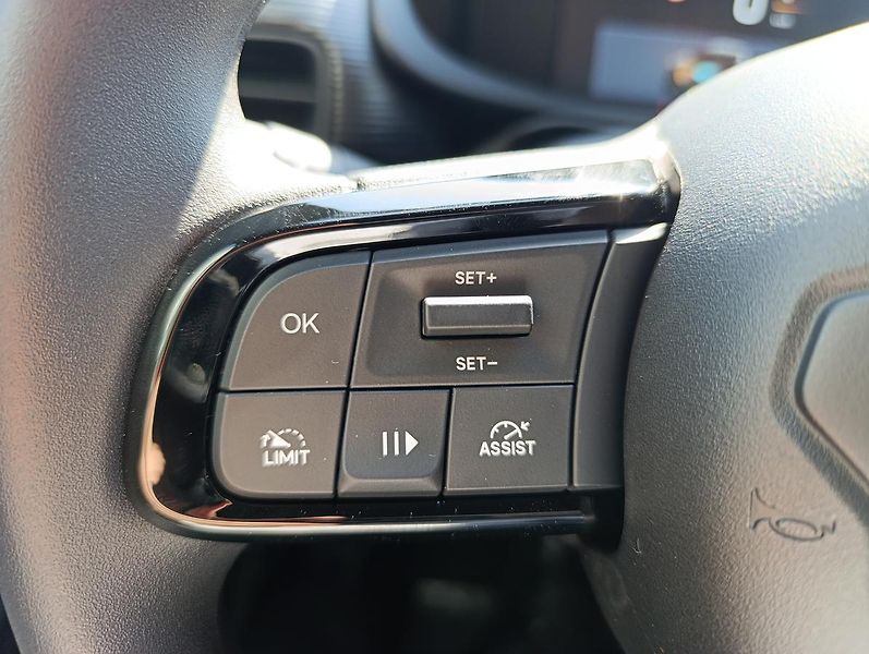 Jeep Avenger (2026) Longitude 1.2 Turbo e-Hybrid - fotka 25 z 26