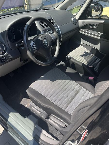 Suzuki SX4 1.6VVTi, 4x4 - fotka 8 z 20