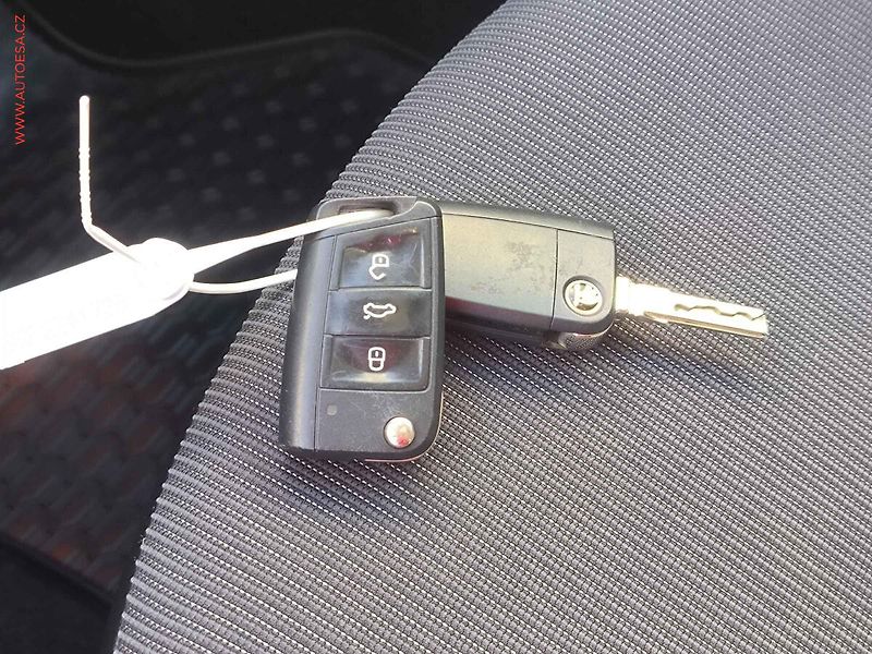 Škoda Octavia (2018) 1.6 TDi, Style, DSG, LED - fotka 26 z 26
