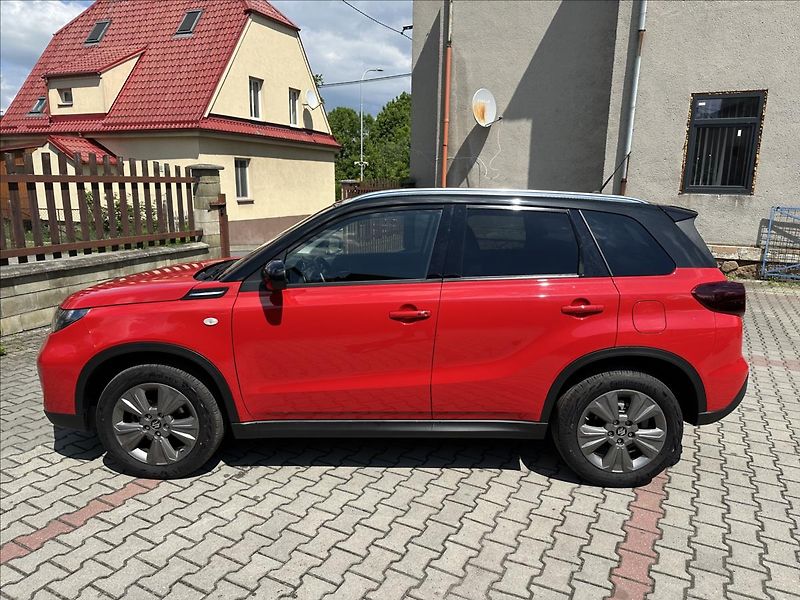 Suzuki Vitara 1,4 4x4 HYBRID - fotka 8 z 32