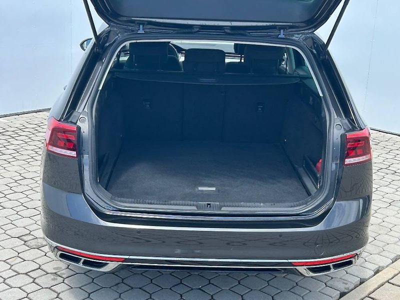 Volkswagen Passat Business  2,0TDi - fotka 24 z 24