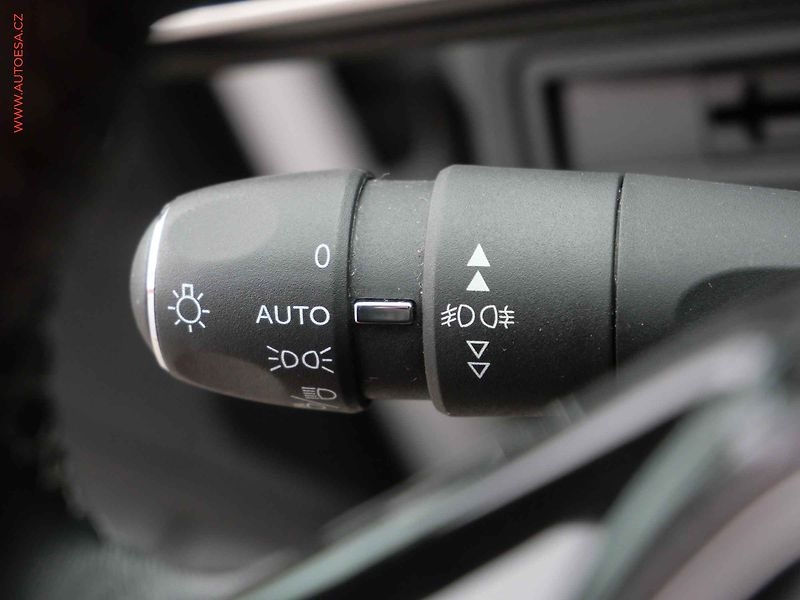 Peugeot 5008 (2020) 1.5 HDi, 1.maj,ČR, Allure - fotka 14 z 24