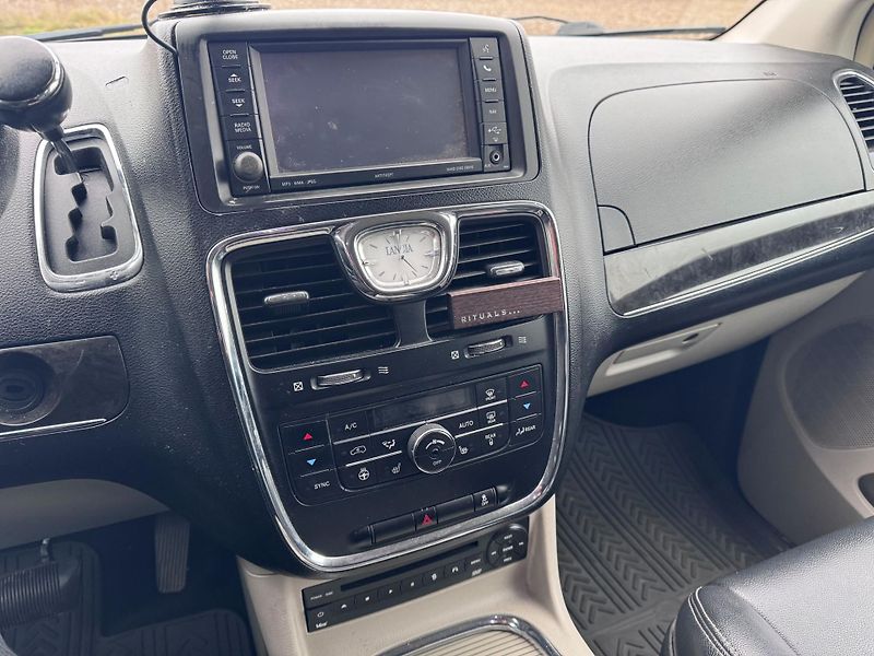 Lancia Voyager (2012) 3,6 DVD Gold RT  2012 - fotka 19 z 21