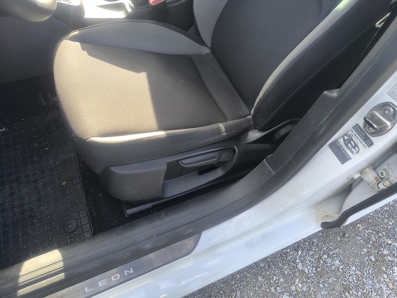 Seat Leon TDI,KRÁSNÝ,1MAJ58L,SERVISKA - fotka 20 z 28