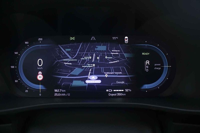 Vypadá jako městská stylovka, může však sloužit i jako primární auto v rodině.