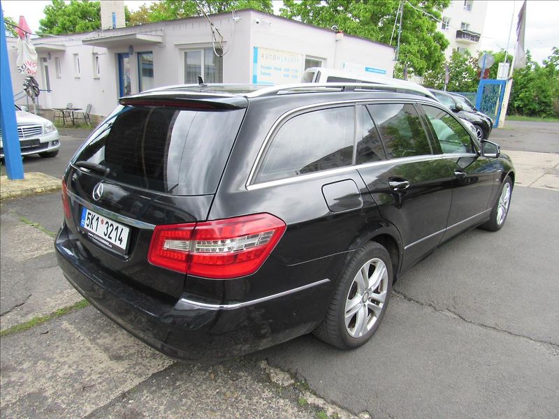 Mercedes-Benz Třídy E 2,1 E 220 CDI Avantgarde - fotka 6 z 32