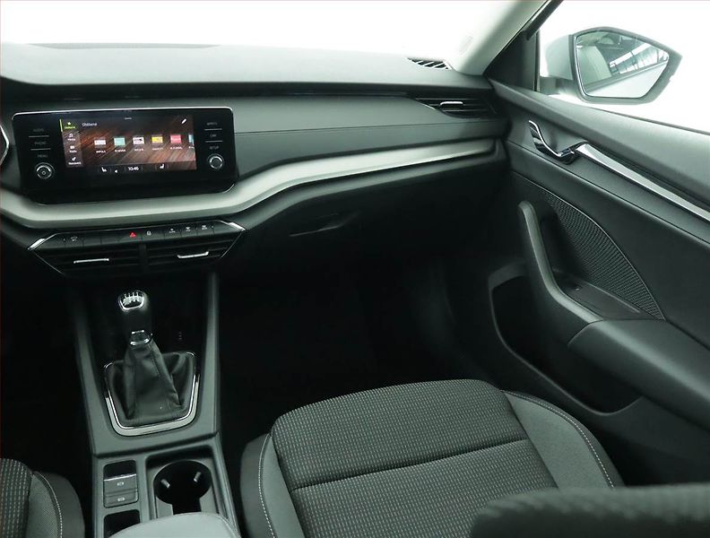 Škoda Octavia (2023) Ambition 2.0 TDI, ČR,1.maj - fotka 8 z 14