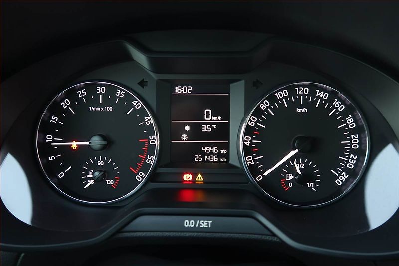 Škoda Octavia (2013) 1.6 TDI, Park. senzory - fotka 11 z 15
