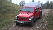 Nový Wrangler při teplotě nižší než 4 °C po odemknutí vozu automaticky aktivuje vyhřívání volantu a sedadel, pokud je tato výbava naspecifikována.