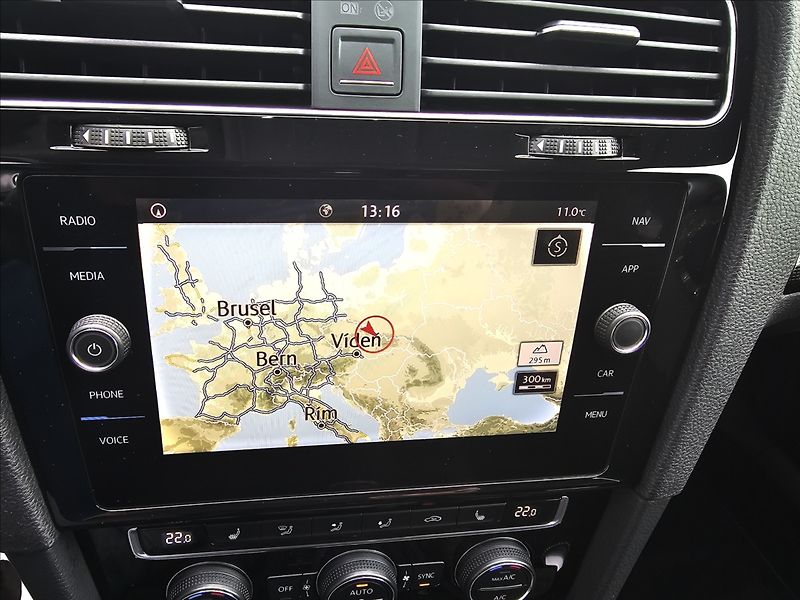 Volkswagen Golf VII 1,4 TSi Highline NAVI - fotka 20 z 52