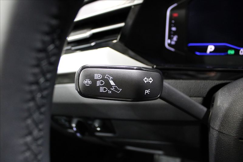 Volkswagen Arteon Shooting Brake 2,0 TDI 4Motion R-line 1.maj. - fotka 16 z 35