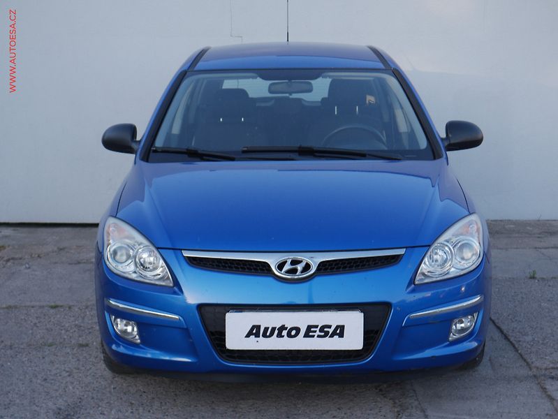 Hyundai i30 (2008) 1.6i, ČR, AC, tažné - fotka 2 z 16