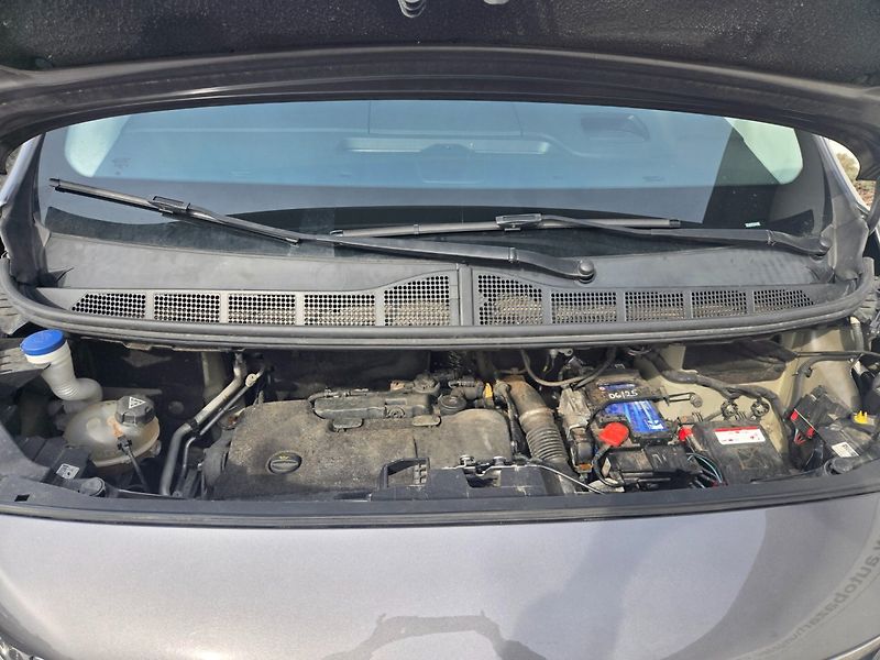 Peugeot Traveller (2016) 2.0 HDi DPH - fotka 23 z 24