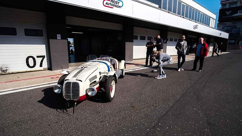 Auto má za sebou prověrku na mosteckém autodromu