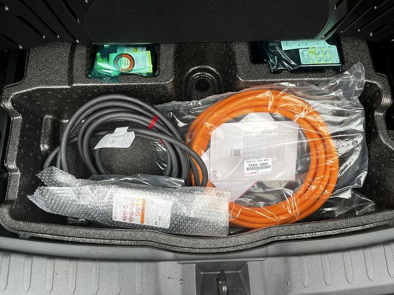 Toyota RAV4 2.5 Plug-in Hybrid ODBĚR IHNED - fotka 7 z 39