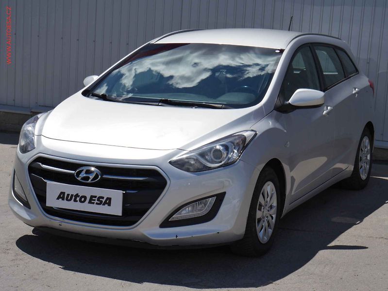Hyundai i30 (2016) 1.6 CRDi, ČR, AC, temp, tažné - fotka 3 z 18