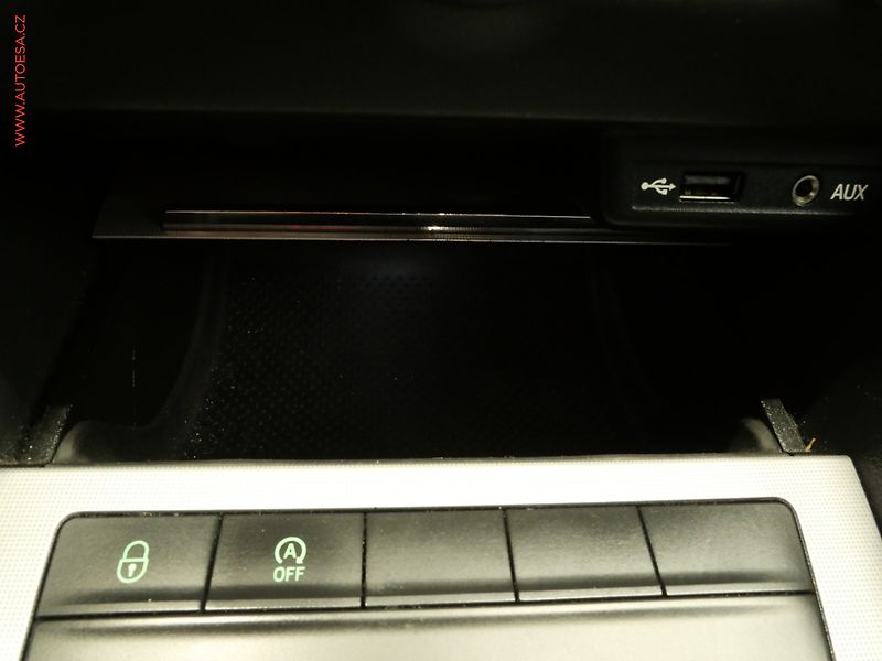 Škoda Octavia (2014) 1.6 TDI, ČR, servis.kniha - fotka 18 z 21